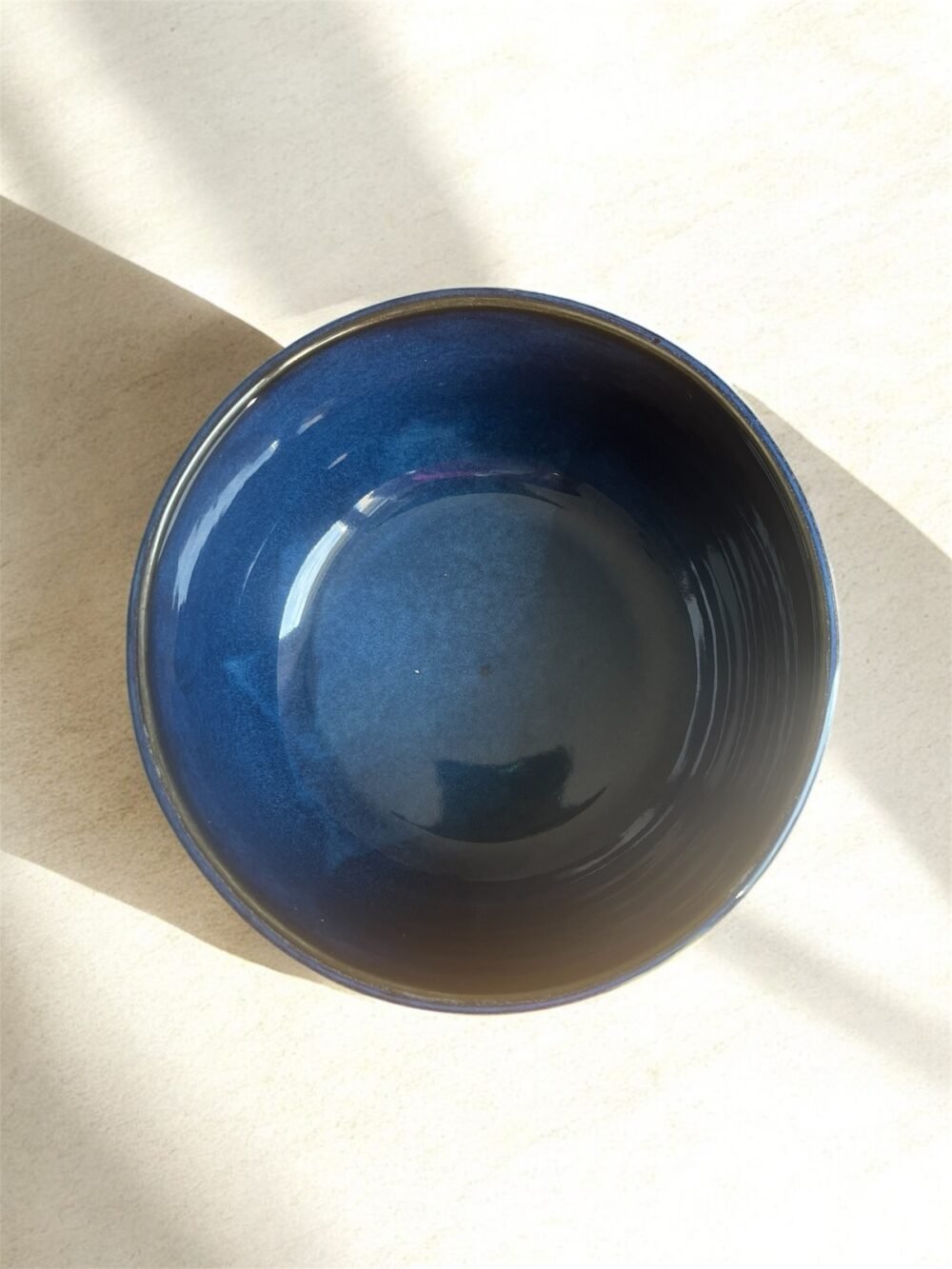 le saladier en céramique "Zéphyr" bleu Galaxy