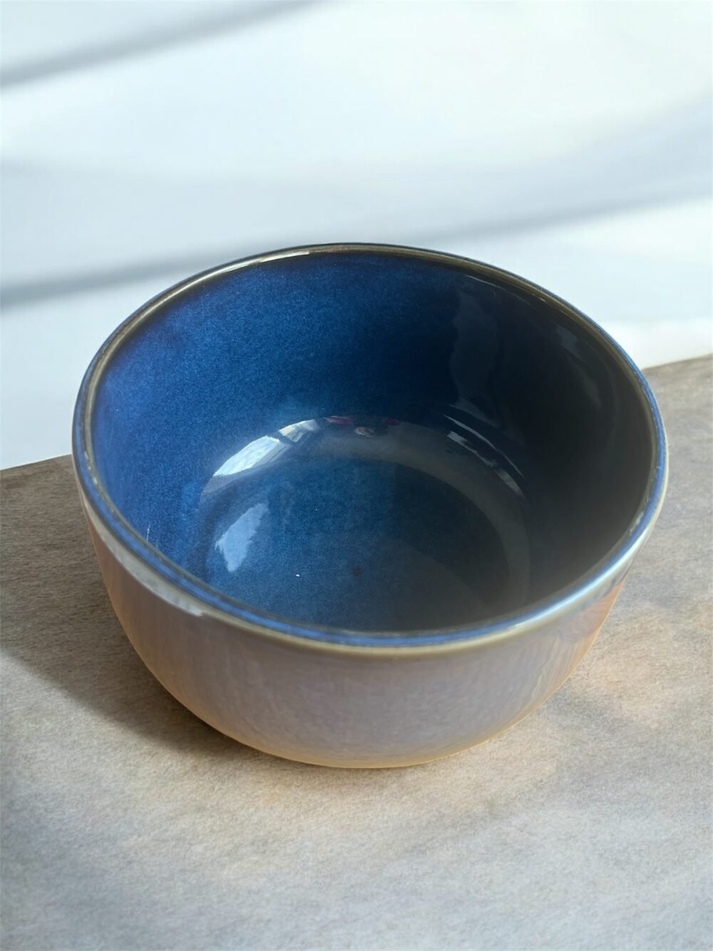 le saladier en céramique "Zéphyr" bleu Galaxy