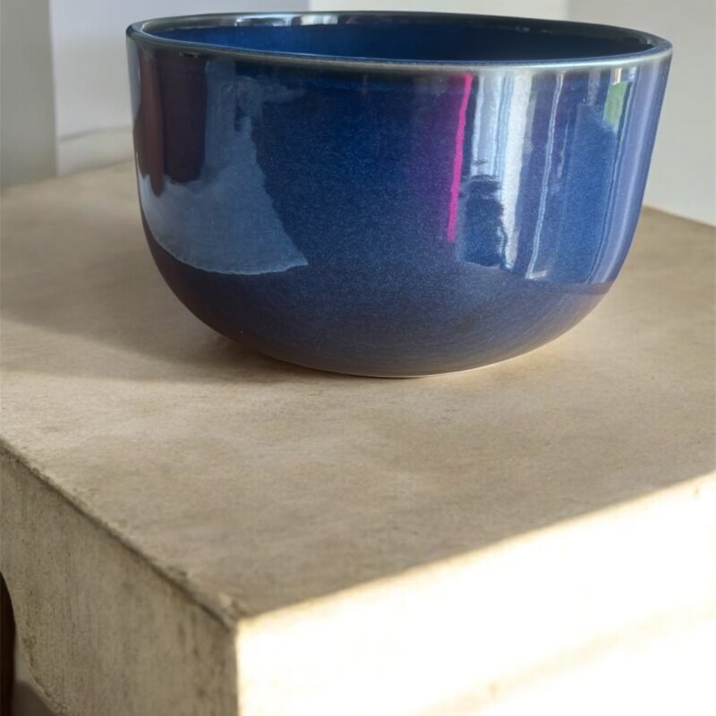 le saladier en céramique "Zéphyr" bleu Galaxy